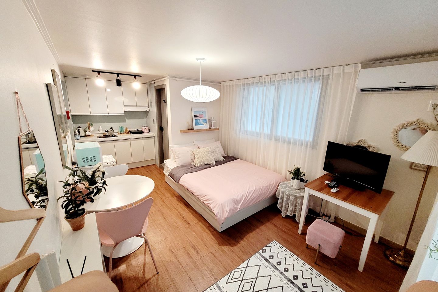 Clean studio apartment in Donggyo, Hongdae 1 0th image