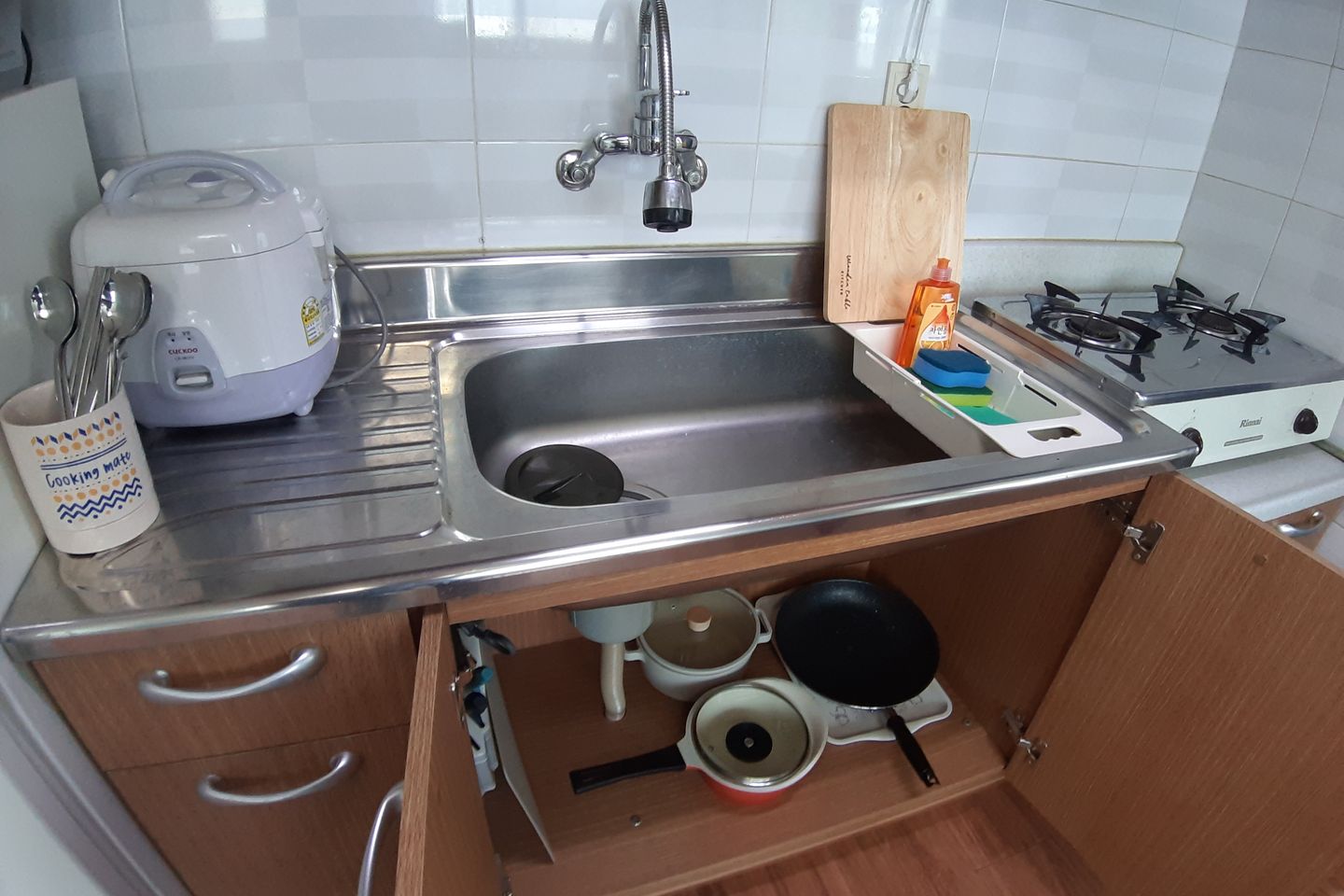 Just bring yourself, fully furnished. 10th image