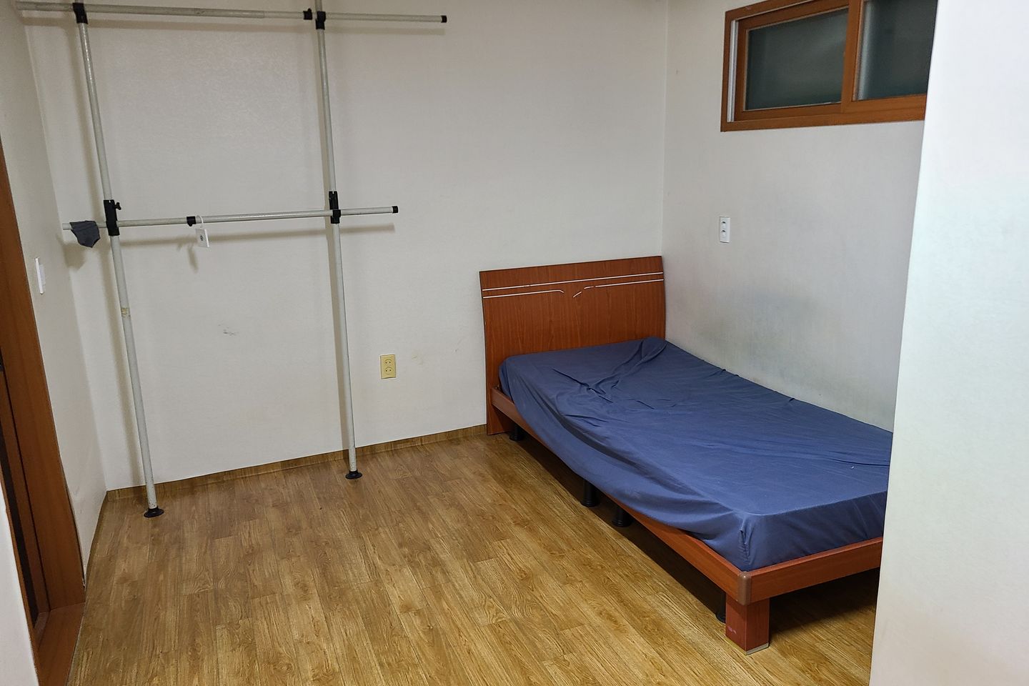 Gusiul Studio Apartment, Semi-Basement 0th image