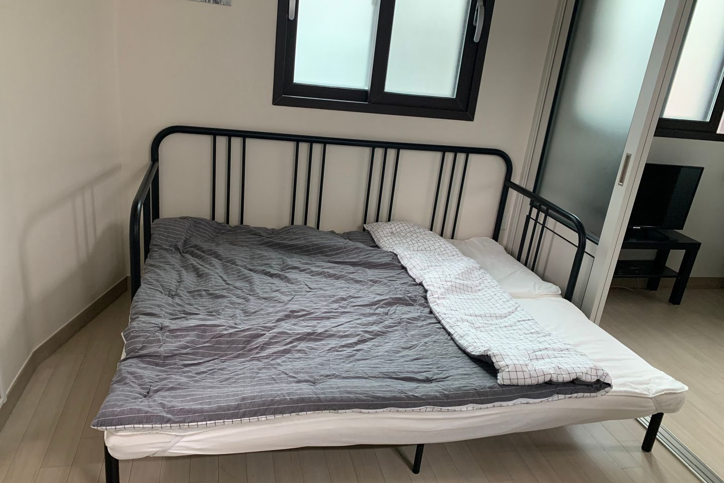 4th floor, studio apartment with separate roo 2th image