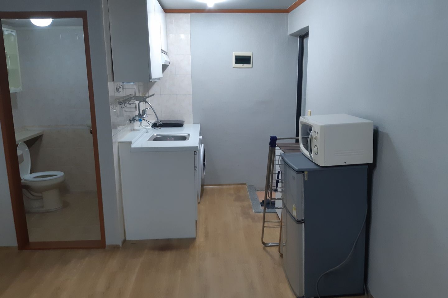 Gusiul Studio Apartment, Semi-Basement 2th image