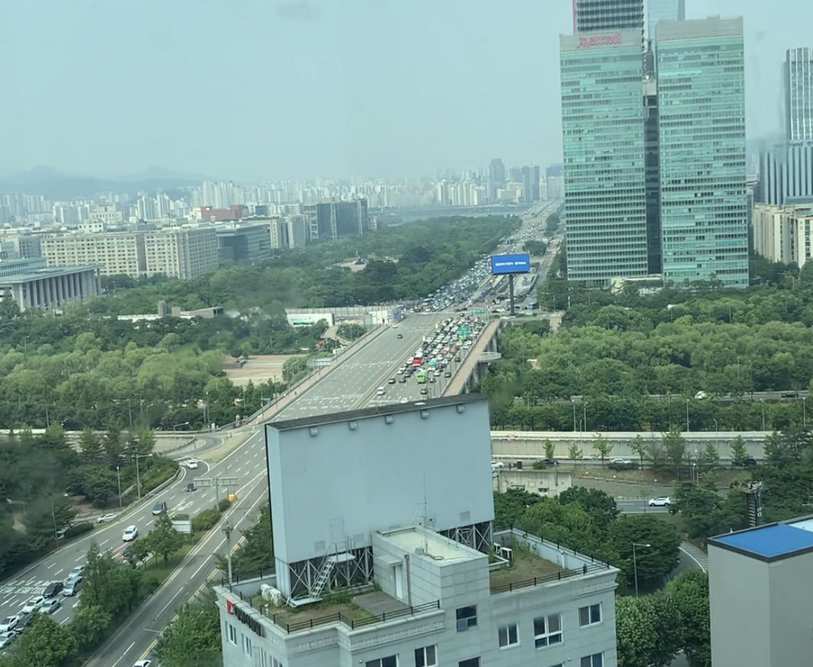 Newly built officetel with a view of Yeouido 4th image