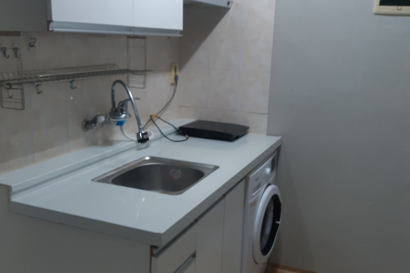 Gusiul Studio Apartment, Semi-Basement 4th image