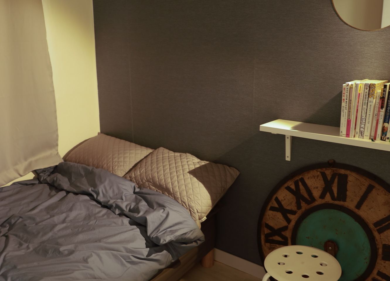 Two-room apartment for short-term rent in Hon 10th image