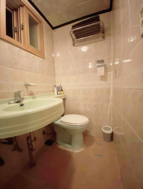 4 min from Hongdae Station / Super King Bed 5th image