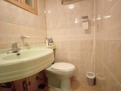 4 min from Hongdae Station / Super King Bed 5th image