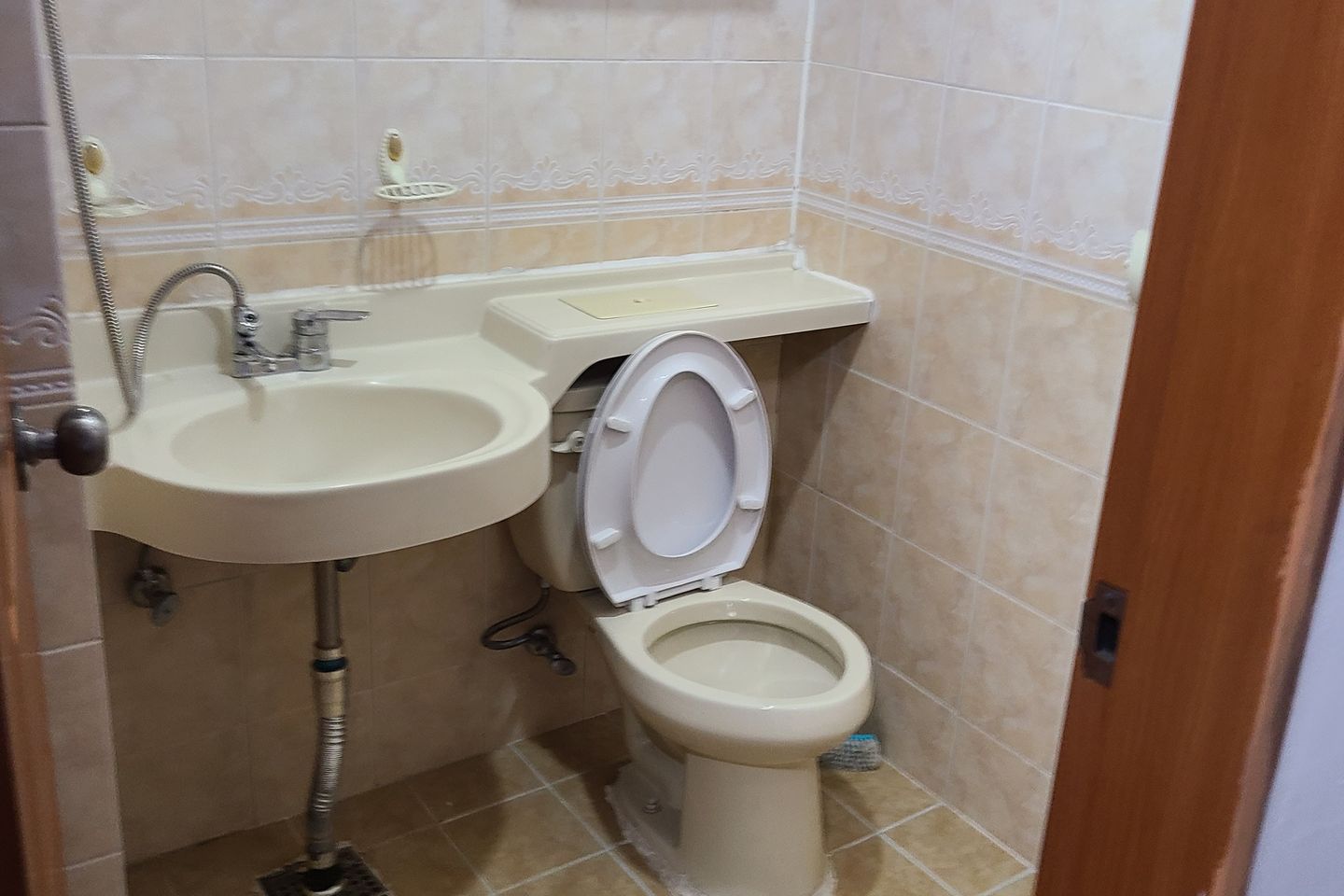 Gusiul 103, Basement 4th image