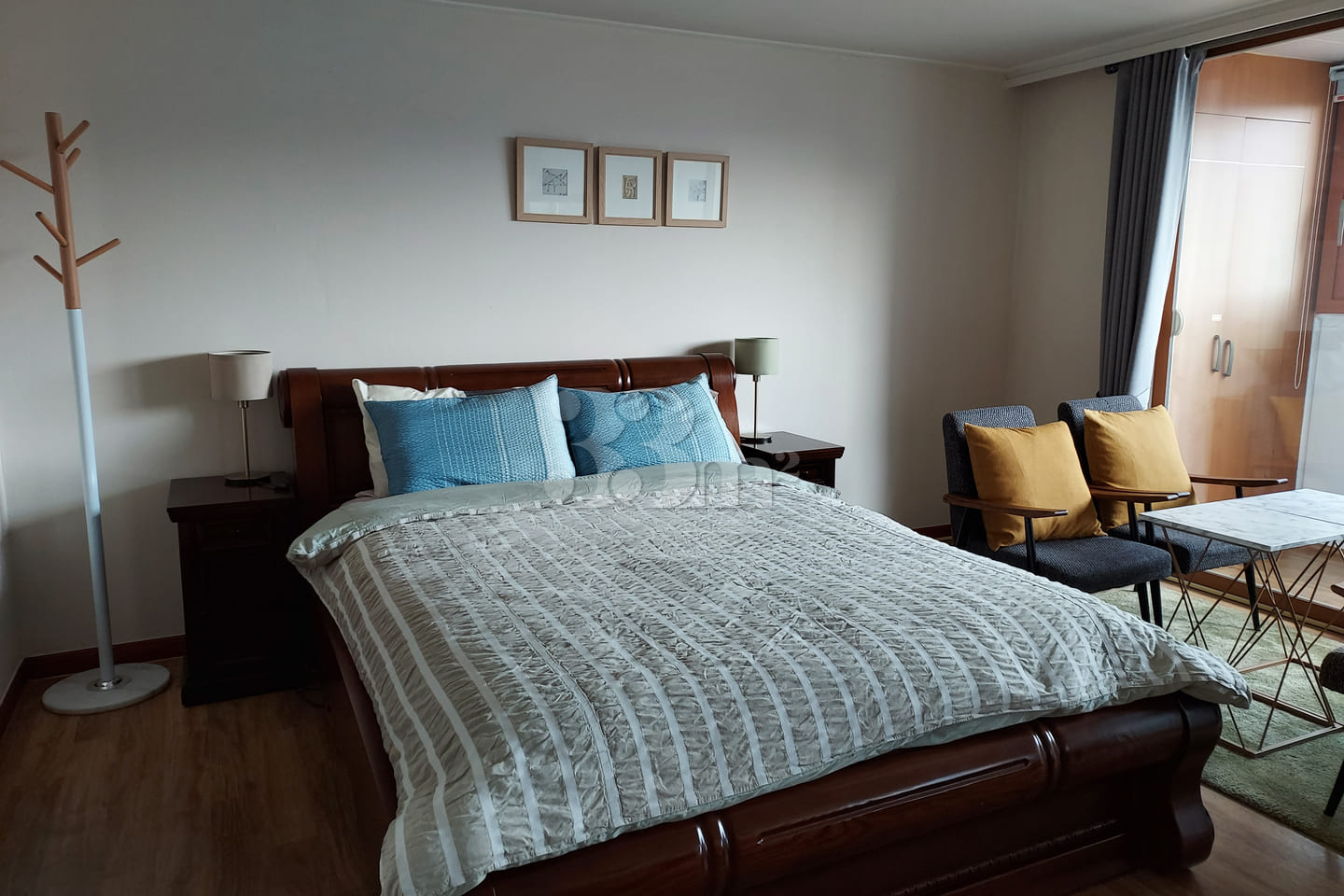 Three-bedroom apartment with full options in  4th image