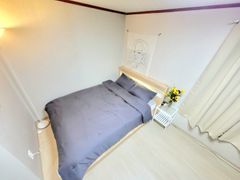 Jukdo-dong, Queen-size bed, fully furnished, 0th image