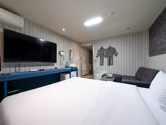 Suwon's Best Accommodation with a Whirlpool B 7th image
