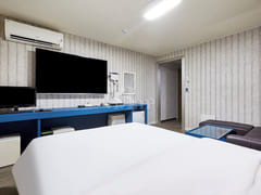 Suwon's Best Accommodation with a Whirlpool B 2th image