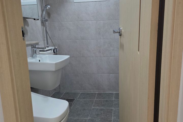 Great short-term rental in a nearly new build 9th image