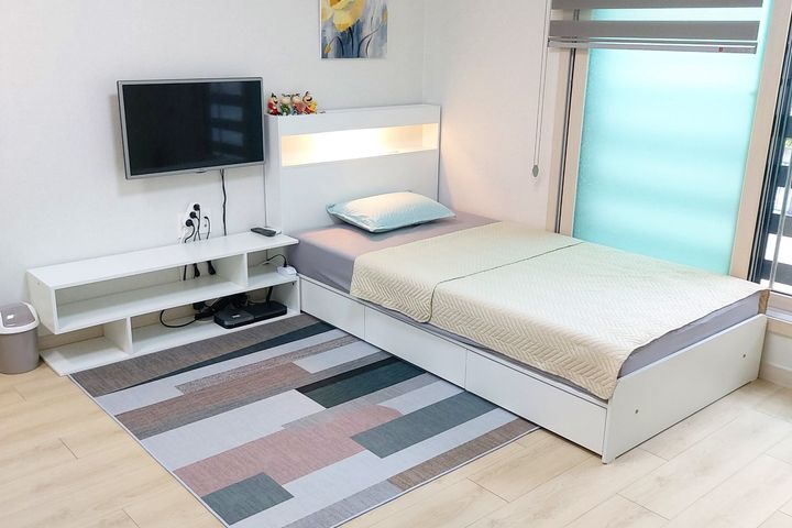 Bright studio apartment near Innovation City 0th image
