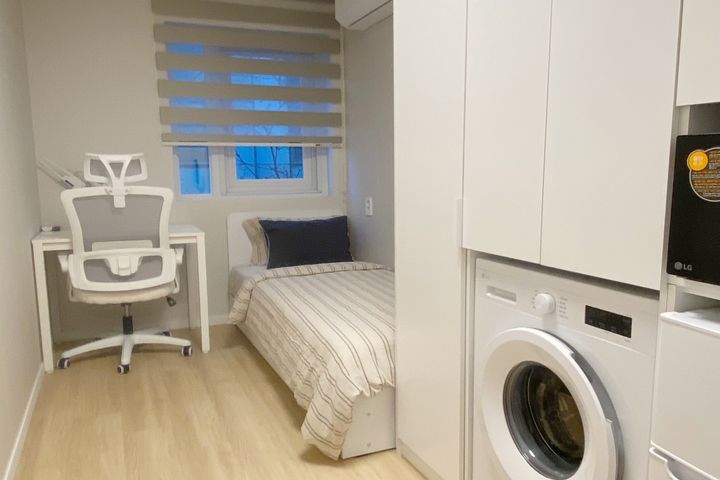 New Luxury Fully Furnished Unit 408 0th image