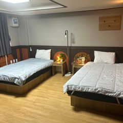 Deluxe Twin (2 people) Unit Image