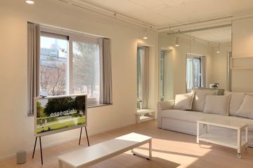 Asan Medical Center Large Studio