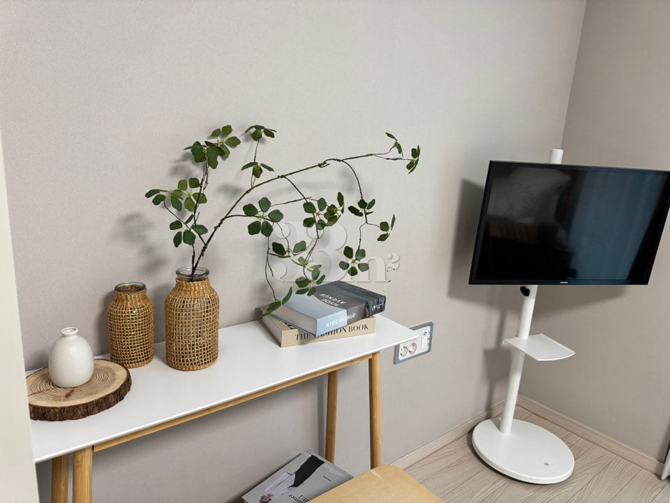 Fully furnished unit right in front of the Se 9th image