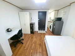 Clean studio apartment near the station 25 4th image