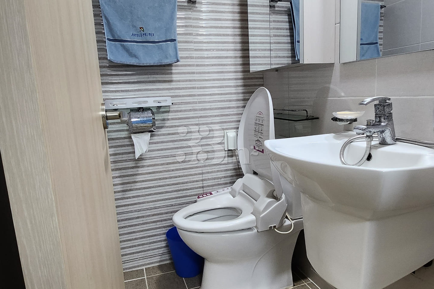 6 bedrooms, 4 bathrooms 1th image
