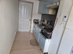 South-facing 2nd floor 4th image