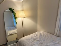 Remodeled studio apartment, 1 minute from Ewh 0th image