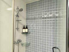 Fully furnished apartment in the prime area o 9th image