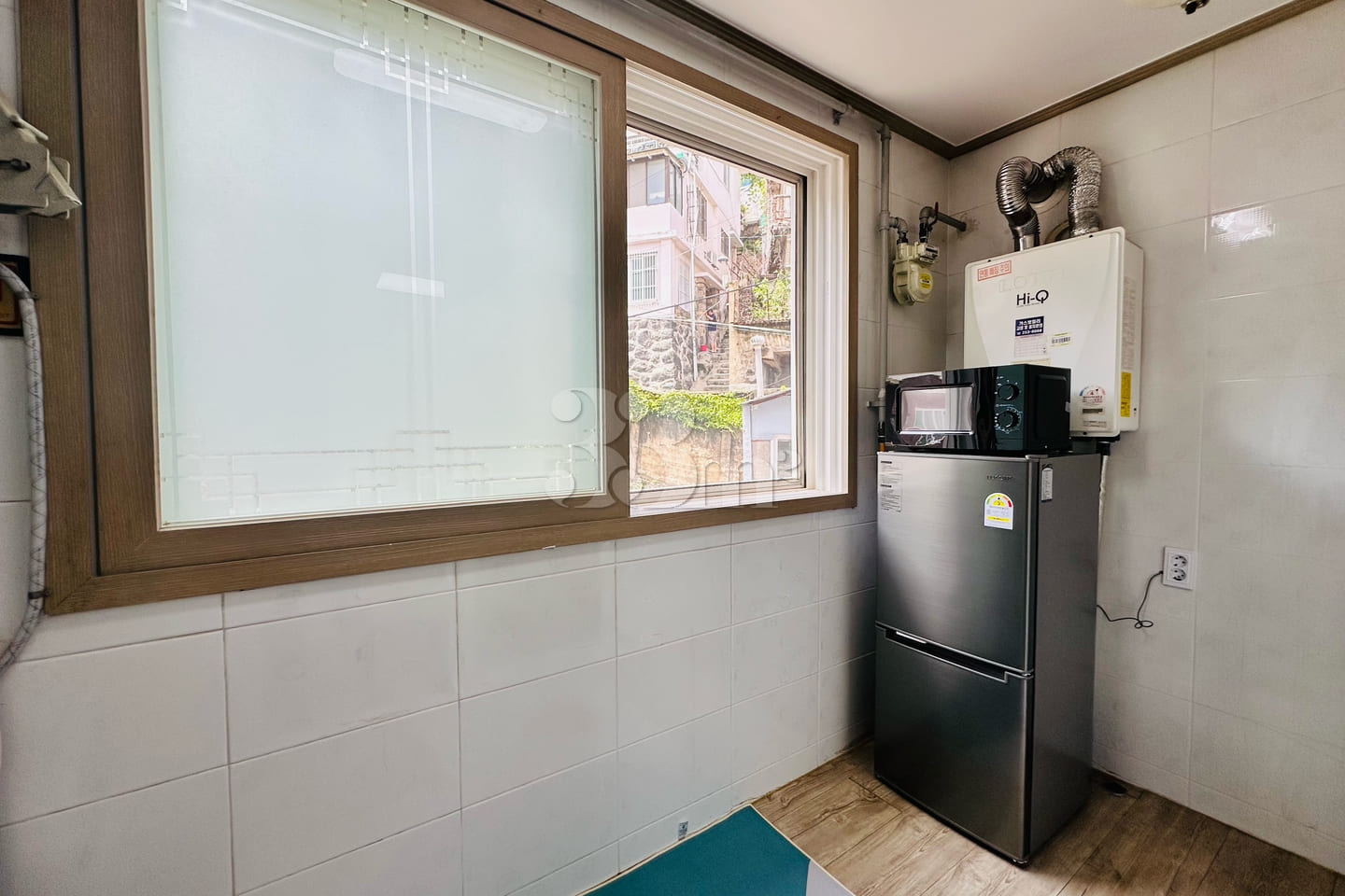 Fully furnished studio apartment near the cen 7th image