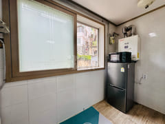 Fully furnished studio apartment near the cen 7th image