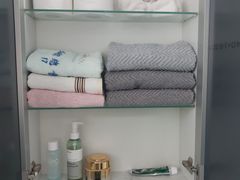 Newly built studio apartment within walking d 4th image