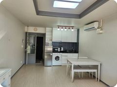 Spacious and comfortable private room. 3th image