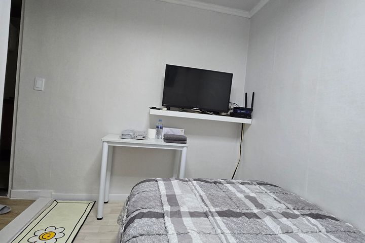 5 minutes from Bucheon Station, Modern White 6th image