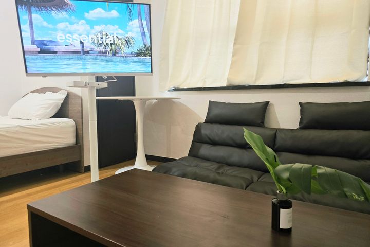 Spacious Room (Sleeps 3) > 1 Minute from Term 3th image