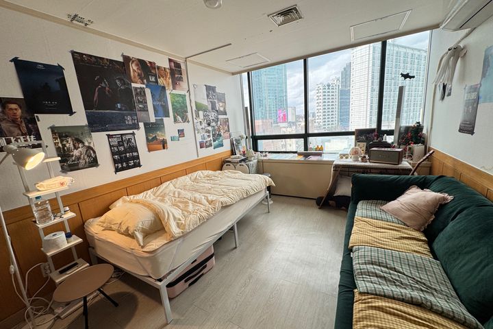 Hongdae/Hapjeong, right by the subway station 1th image