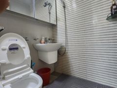 3-bedroom, 2-bathroom apartment near the subw 9th image