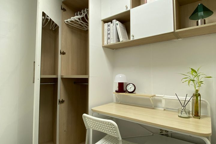 Mini-room with an internal window 5th image