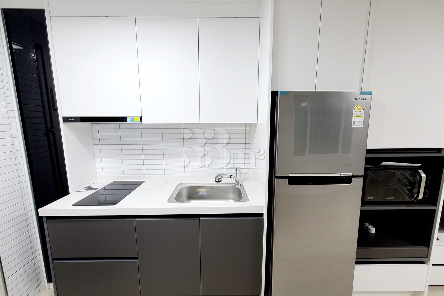 Clean, fully-furnished studio apartment 5th image