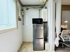 Women-only, fully furnished apartment near th 9th image