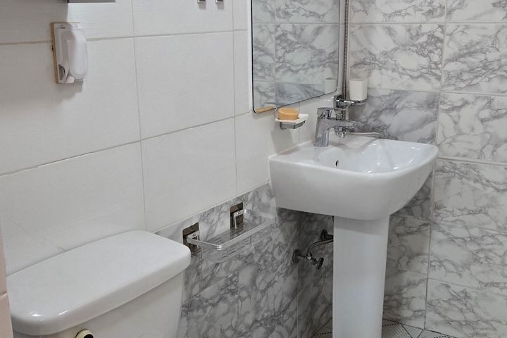Two-room unit, 5-minute walk from the termina 11th image