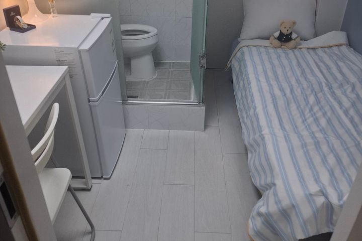 Premium 4th image