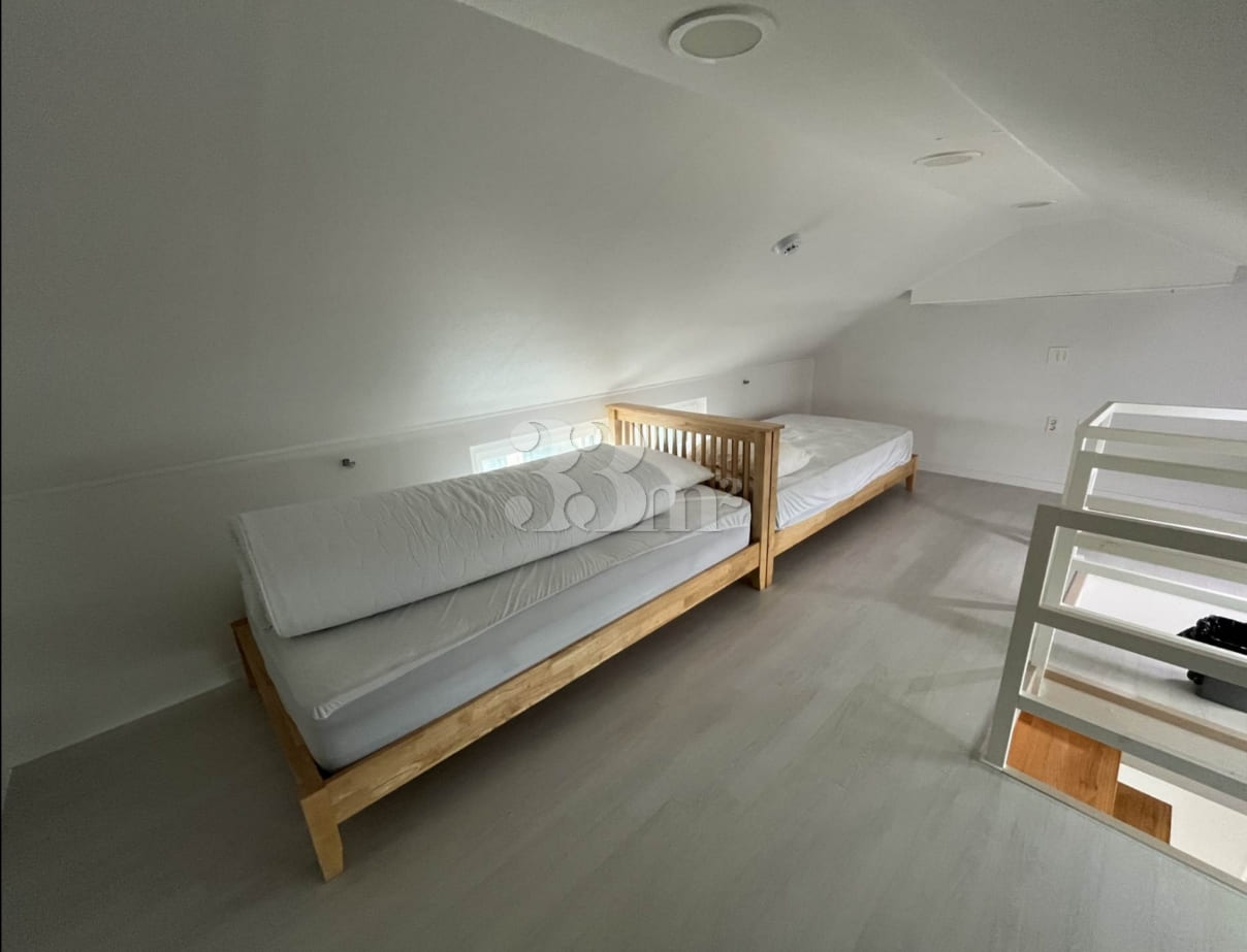 Fully furnished ocean view apartment in front 9th image