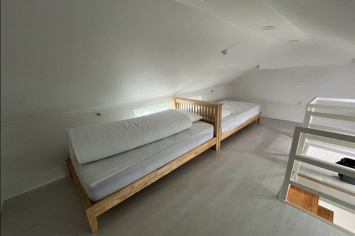 Fully furnished ocean view apartment in front 9th image