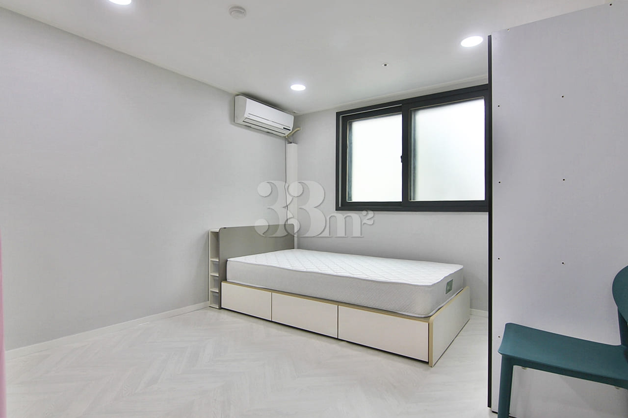 42 Studio Apartment on a Main Road in Hongdae 1th image