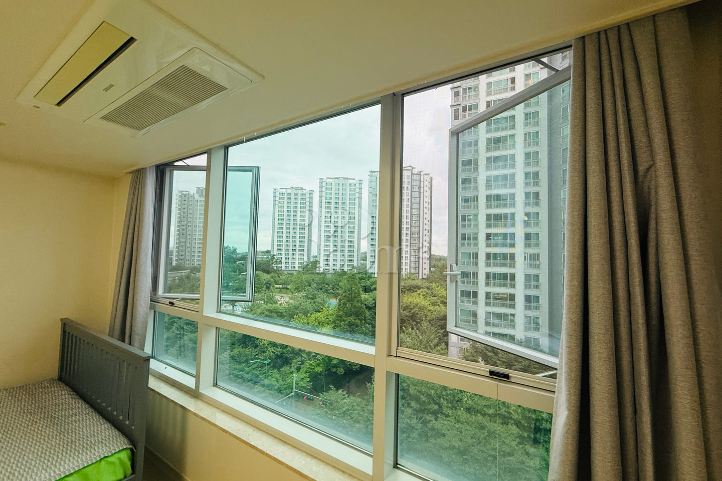 Fully-furnished/Spacious Officetel 16th image