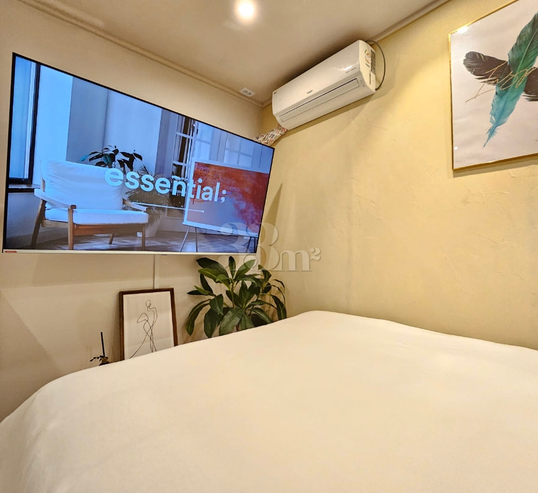 Hustay Room 204 11th image