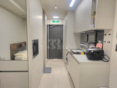 New studio apartment in a prime location righ 4th image