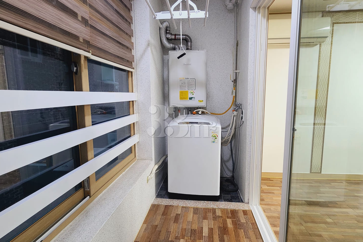 One-room apartment with a separate room near  12th image