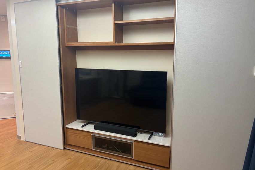 Connection to the International Business Dist 15th image