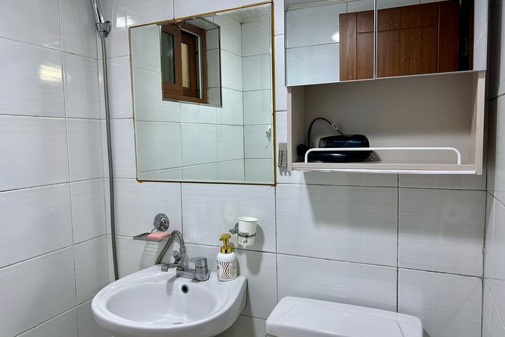4-person room with 2 double beds 9th image