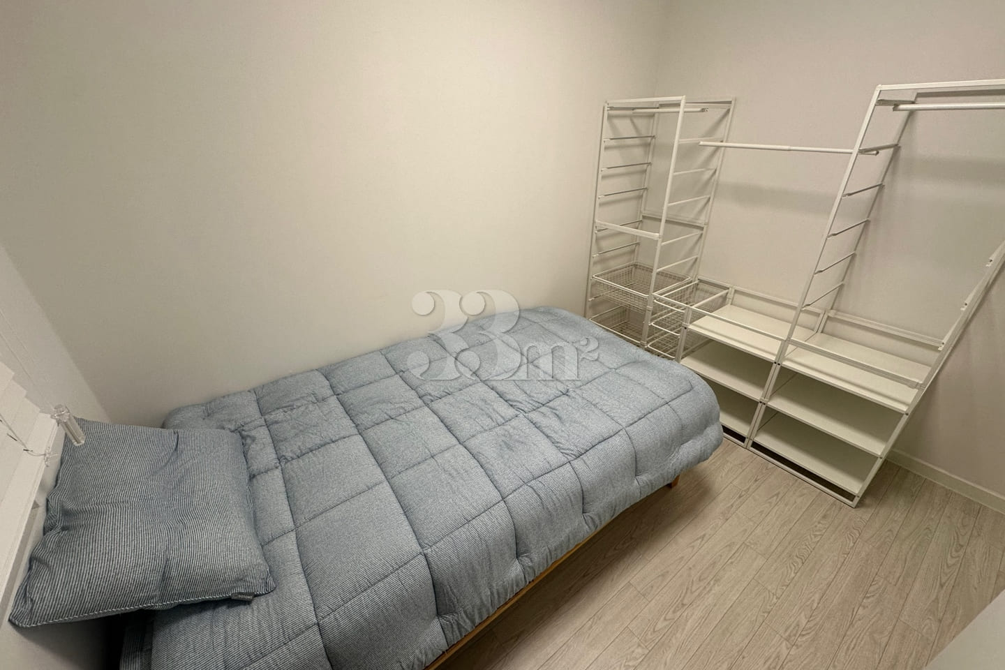 Brand-new two-room unit, parking available. 6th image