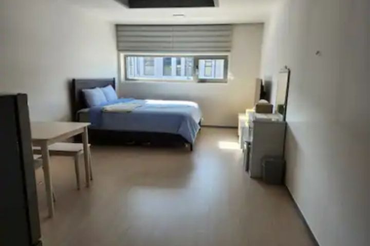 Spacious and comfortable private room. 0th image